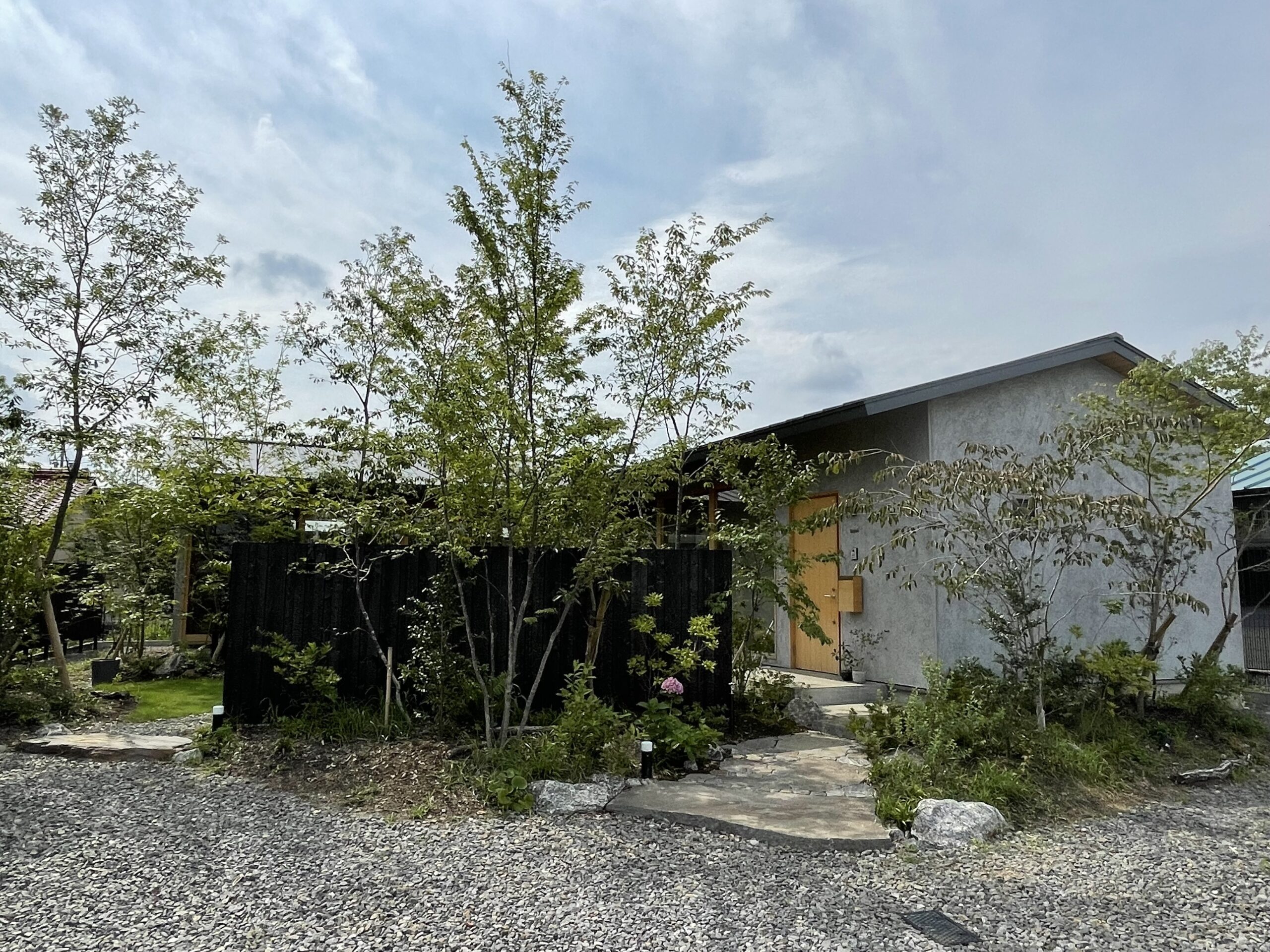 四季を感じる木窓のある平屋